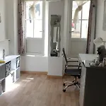Centre - Salle De Bain, Refrigerateur, Tv Et Machine A Cafe Privatifs - Cuisine Commune - Terrasse - De A 200m Проживание в семье Пуатье