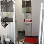 Проживание в семье Centre - Salle De Bain, Refrigerateur, Tv Et Machine A Cafe Privatifs - Cuisine Commune - Terrasse - De A 200m Пуатье
