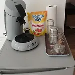 Centre - Salle De Bain, Réfrigérateur, Tv Et Machine à Café Privatifs - Cuisine Commune - Terrasse - De à 200m Habitación en casa particular