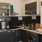 Centre - Salle De Bain, Refrigerateur, Tv Et Machine A Cafe Privatifs - Cuisine Commune - Terrasse - De A 200m Проживание в семье *