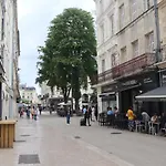 בית אירוח Centre - Salle De Bain, Refrigerateur, Tv Et Machine A Cafe Privatifs - Cuisine Commune - Terrasse - De A 200m פואטייה