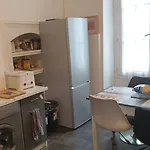 Centre - Salle De Bain, Réfrigérateur, Tv Et Machine à Café Privatifs - Cuisine Commune - Terrasse - De à 200m Poitiers