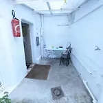Centre - Salle De Bain, Réfrigérateur, Tv Et Machine à Café Privatifs - Cuisine Commune - Terrasse - De à 200m