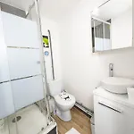 홈스테이 Centre - Salle De Bain, Refrigerateur, Tv Et Machine A Cafe Privatifs - Cuisine Commune - Terrasse - De A 200m *