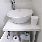 Centre - Salle De Bain, Réfrigérateur, Tv Et Machine à Café Privatifs - Cuisine Commune - Terrasse - De à 200m Poitiers