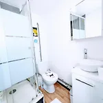 Centre - Salle De Bain, Refrigerateur, Tv Et Machine A Cafe Privatifs - Cuisine Commune - Terrasse - De A 200m בית אירוח