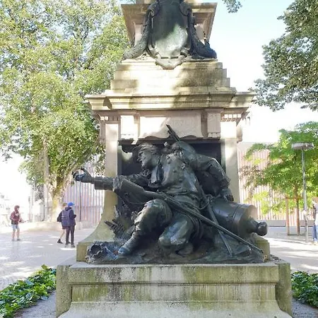 Privatunterkunft Centre - Salle De Bain, Refrigerateur, Tv Et Machine A Cafe Privatifs - Cuisine Commune - Terrasse - De A 200m