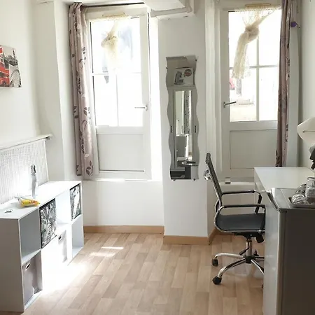 Centre - Salle De Bain, Réfrigérateur, Tv Et Machine à Café Privatifs - Cuisine Commune - Terrasse - De à 200m Habitación en casa particular Poitiers
