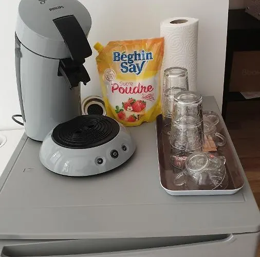 Centre: Private Comforts, Shared Kitchen & Hall Proximity Homestay