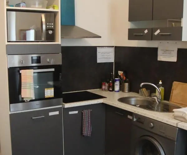 Centre: Private Comforts, Shared Kitchen & Hall Proximity Poitiers