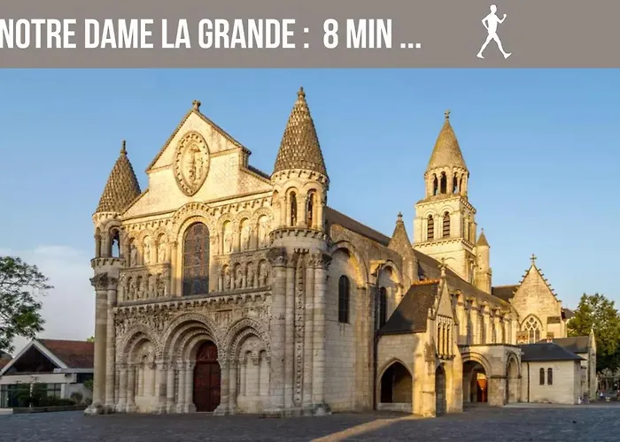 Centre: Private Comforts, Shared Kitchen & Hall Proximity