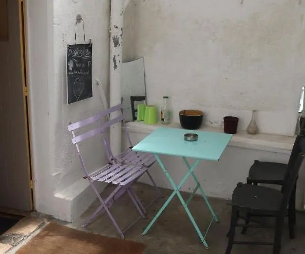 Centre: Private Comforts, Shared Kitchen & Hall Proximity Homestay Poitiers