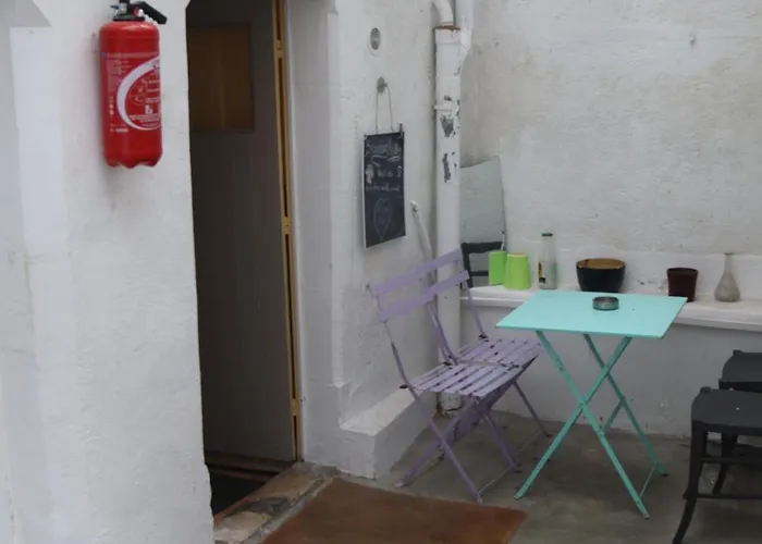 Homestay Centre: Private Comforts, Shared Kitchen & Hall Proximity Poitiers