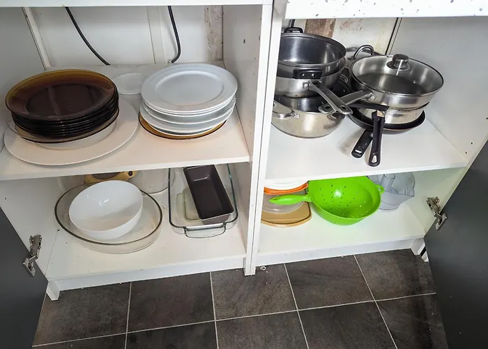 Centre: Private Comforts, Shared Kitchen & Hall Proximity Homestay *