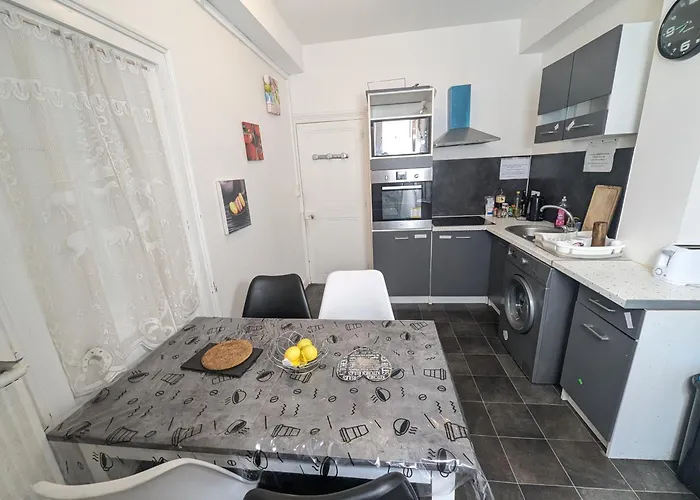 Centre: Private Comforts, Shared Kitchen & Hall Proximity * Poitiers