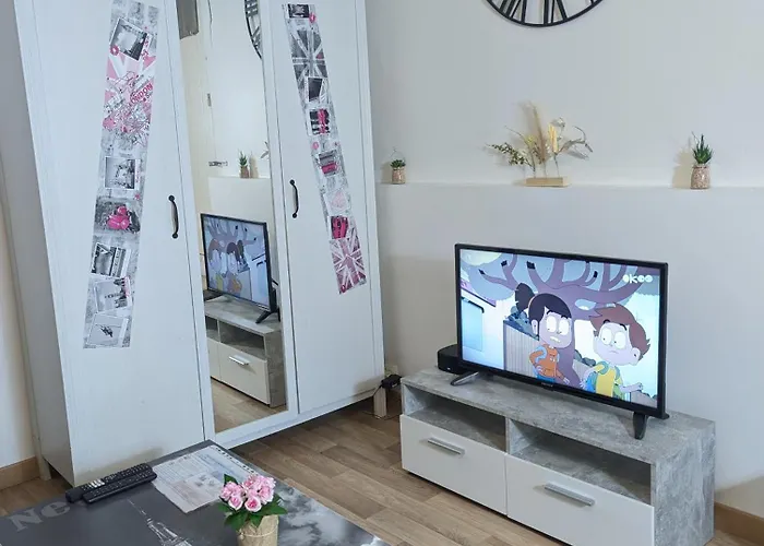 Centre: Private Comforts, Shared Kitchen & Hall Proximity * Poitiers