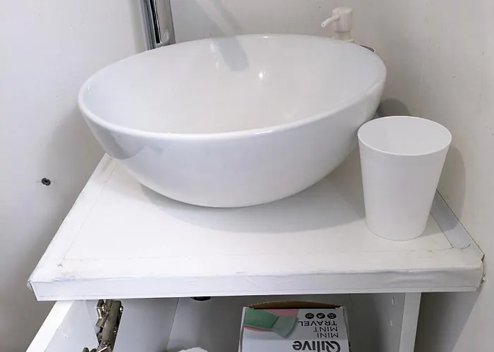 Centre: Private Comforts, Shared Kitchen & Hall Proximity Poitiers